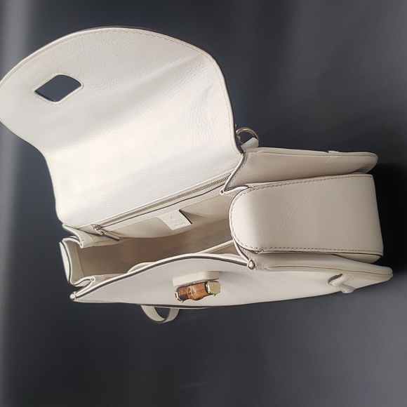 GUCCI BAG SIZE 12X8 COLOR WHITE LEATHER with gold hardware AND LEATHER STRAPS - Picture 5 of 16